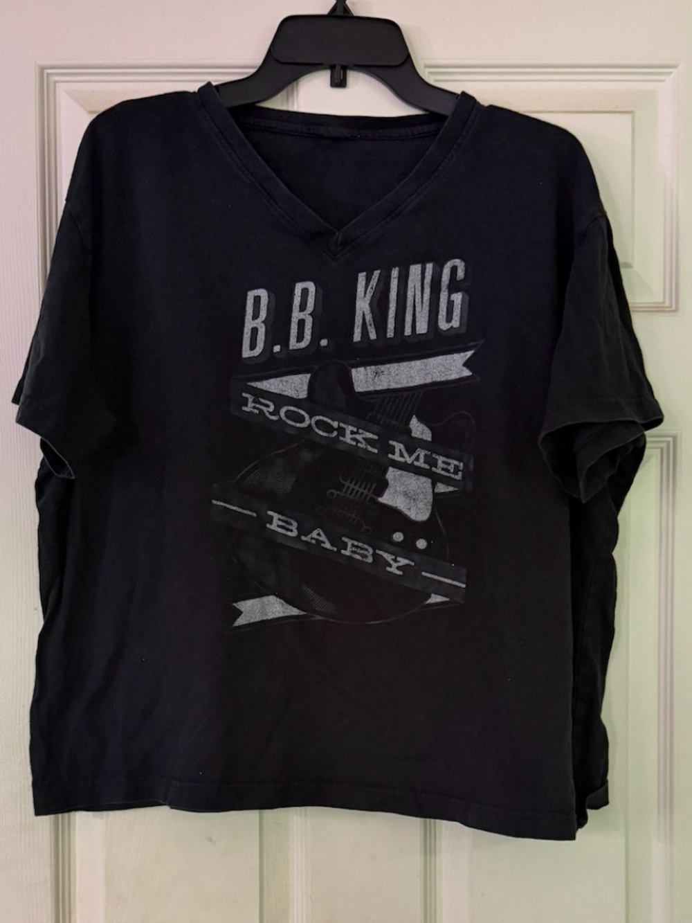 B.B. King Concert Graphic T-Shirt, V-Neck, Short Sleeves, Size M